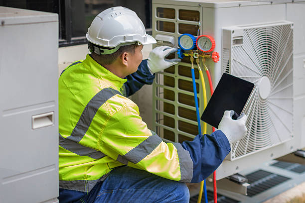 Professional Emergency Hvac technician working in Hillsboro, AL